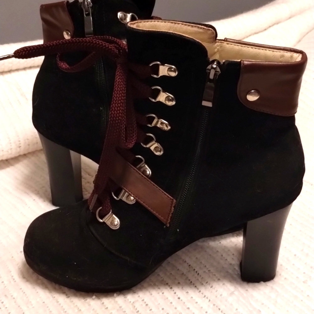 Boots - Picture 2 of 5